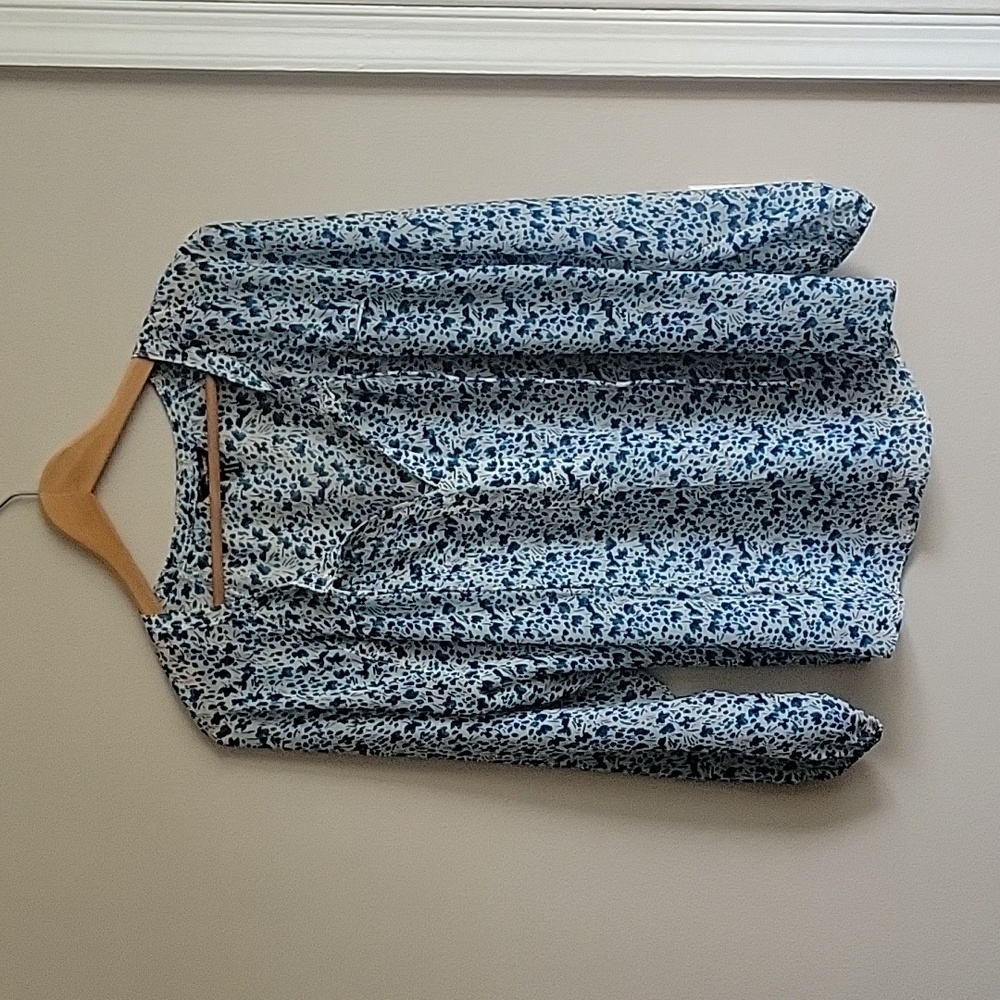 EUC Daisy Fuentes Floral Sheer Peasant Blouse